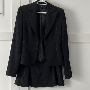 Gino Women’s 6 Black Blazer and Skirt Set